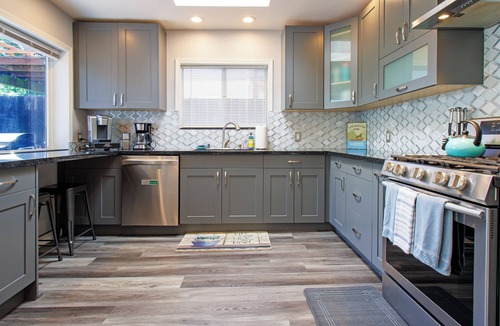 Guerneville House | Paradise: Riverfront 3 Bed 2 Bath + Hot Tub, Dock & Boats. 3/4 mile to town