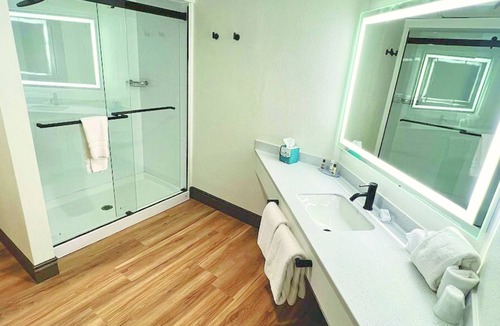 Cresco Hotel | Paradise Stream Resort