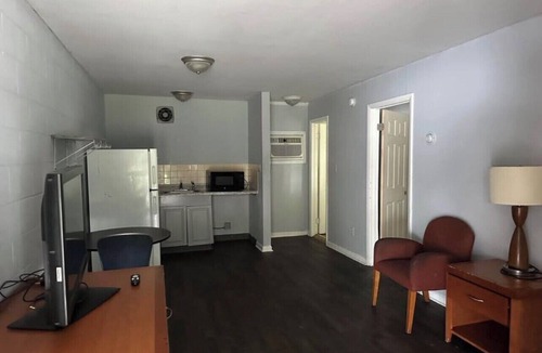 Newport News Hotel | Paradise Suites