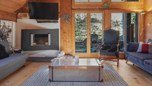 Rougemont Ski Chalet | Paradise View - 5 BR Gstaad Paradise View Chalet with Outdoor Jacuzzi