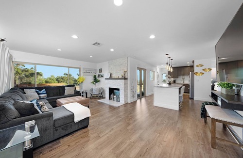 Lincoln Acres House | Paradise View: Luxury Pool & Spa Retreat