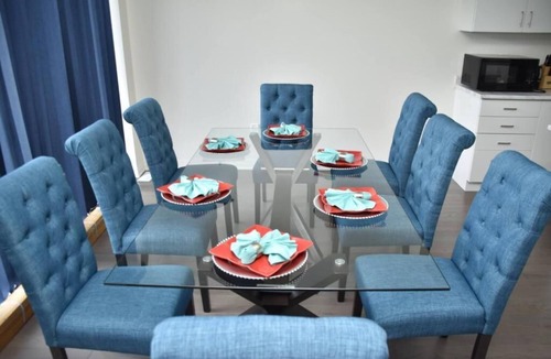 Bowmanville House | PARADISE VILLA 6