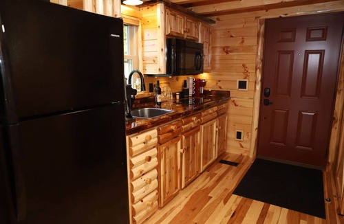 Millersburg Cabin | ParadisePeak Hummingbird Cabin with indoor Jacuzzi in the heart of Amish Country