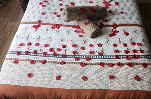 Carquefou Apartment | Paradiseroom44 studio perfect for a romantic getaway