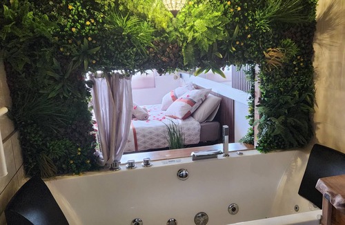 Carquefou Apartment | Paradiseroom44 studio perfect for a romantic getaway