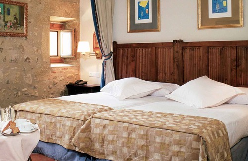 Santo Domingo de la Calzada Hotel | Parador de Santo Domingo Bernardo de Fresneda