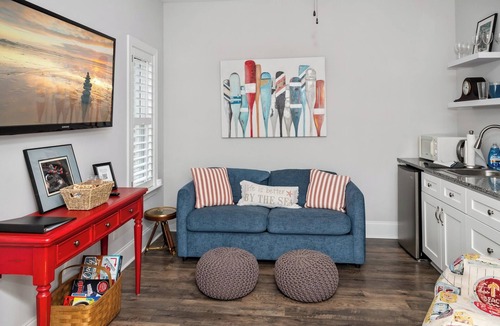 Long Beach Apartment | Paradox Place-Cozy Apartment on Oak Island