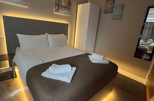 Haselbury Hotel | Paragraph Edmonton