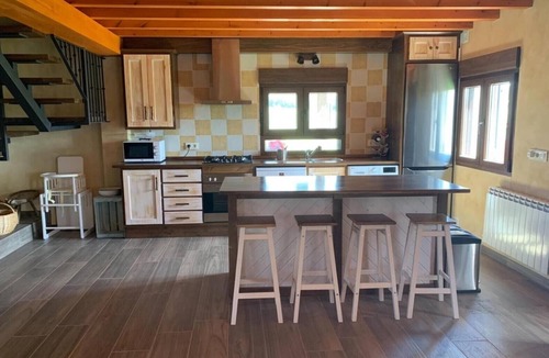 Gavilanes House | Paraje Navazos – Rural House in Sierra de Gredos with Pool and Mountain Views