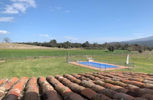 Gavilanes House | Paraje Navazos – Rural House in Sierra de Gredos with Pool and Mountain Views