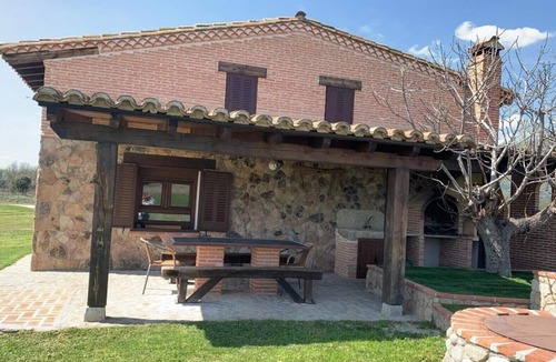 Gavilanes House | Paraje Navazos – Rural House in Sierra de Gredos with Pool and Mountain Views