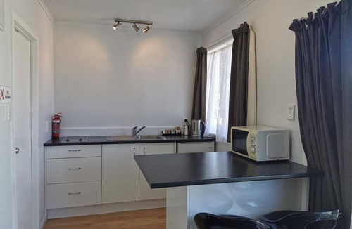 Parakai Hotel | Parakai Geothermal Motel