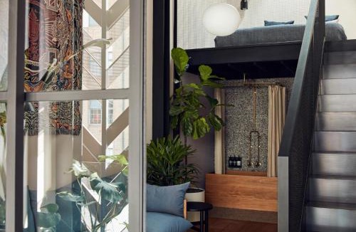 Surry Hills Hotel | Paramount House Hotel