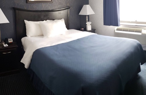 Queens Hotel | Paramount Inn