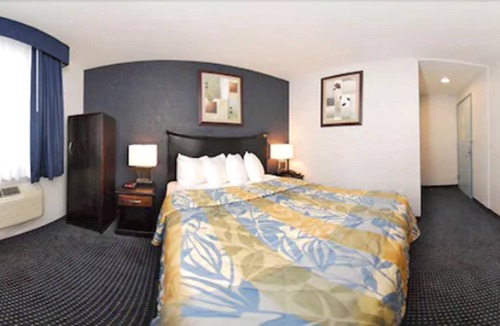 Queens Hotel | Paramount Inn