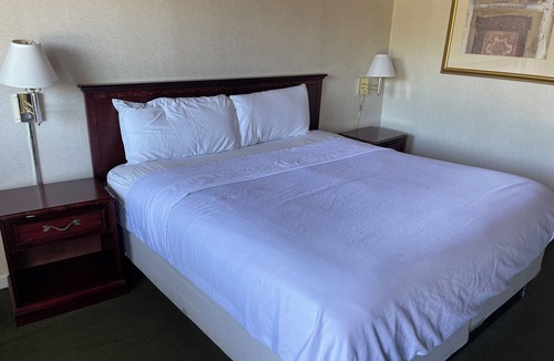 East Stroudsburg Hotel | Paramount Motel