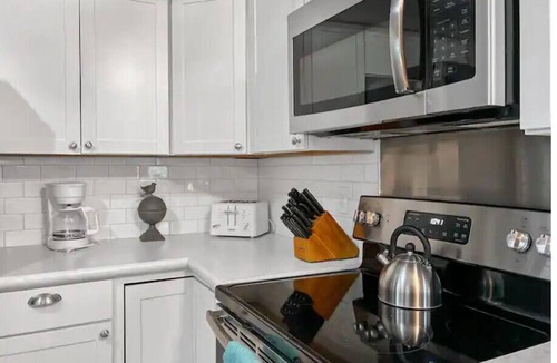 Summerville House | Paramour: huge yard home with ground floor bedroom 25 min to Charleston