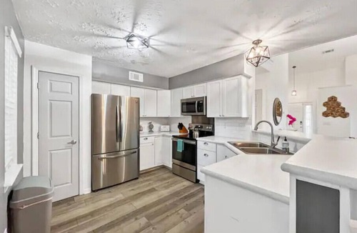 Summerville House | Paramour: huge yard home with ground floor bedroom 25 min to Charleston