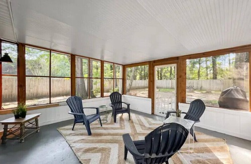 Summerville House | Paramour: huge yard home with ground floor bedroom 25 min to Charleston