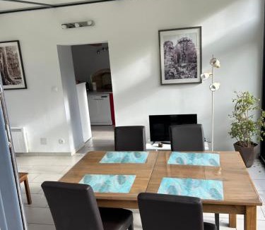 Colleville-Montgomery House | Parfum d'Angkor