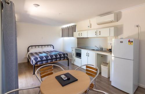 Paringa Hotel | Paringa Caravan Park