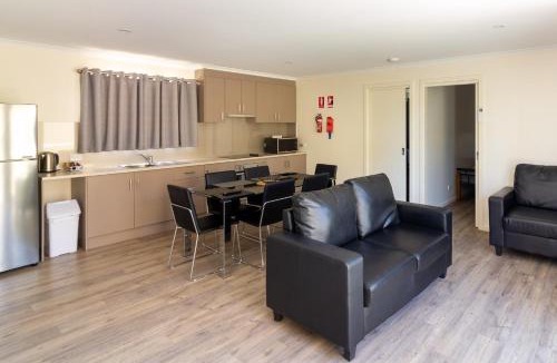 Paringa Hotel | Paringa Caravan Park