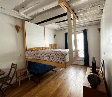 Quartier Saint-Ambroise Apartment | Paris 10e Sainte Marthe Canal Saint Martin 23m2
