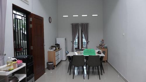 Pontianak House | Paris 99 Homestay
