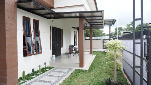 Pontianak House | Paris 99 Homestay