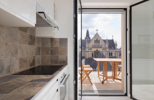 Saint-Denis Apartment | Paris Center & Eurostar 20 min, duplex 9 p, rooftop, 2 bathrooms, parking,