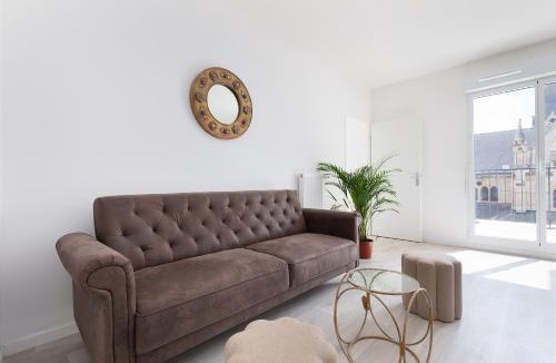 Saint-Denis Apartment | Paris Center & Eurostar 20 min, duplex 9 p, rooftop, 2 bathrooms, parking,