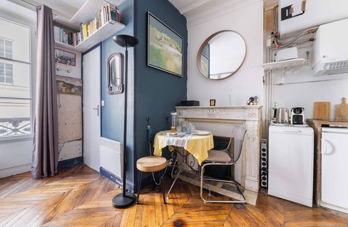 Arts-et-Metiers Apartment | Paris city beating heart cocoon studio