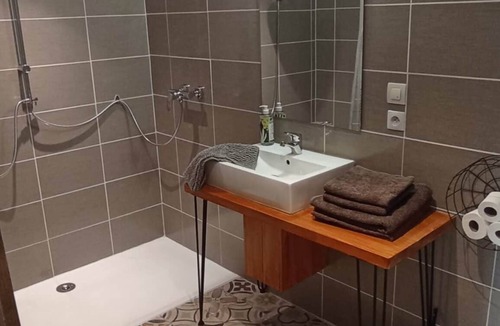 Soudan House | Paris Cottage – Elegant stay & pool access – Les Gîtes du Petit Marcel