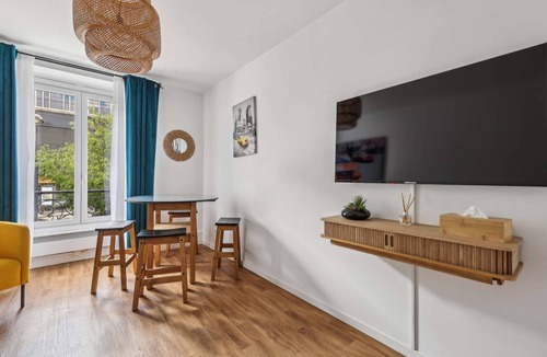 Necker Apartment | Paris Elegant Apartment Montparnasse Tower