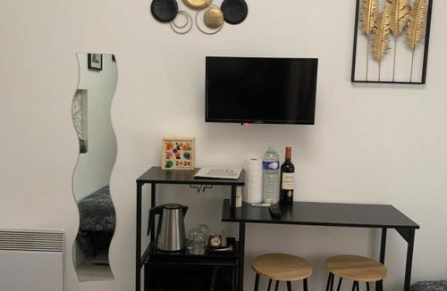 Amerique Apartment | Paris Golden Studio