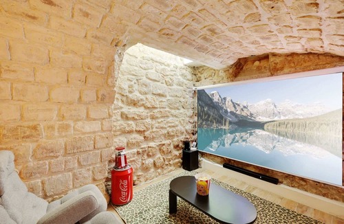 Quartier de la Porte-Saint-Denis Apartment | Paris Hideaway: Private Cinema – GetHosted