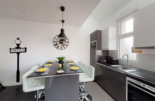 Villejust House | Paris House