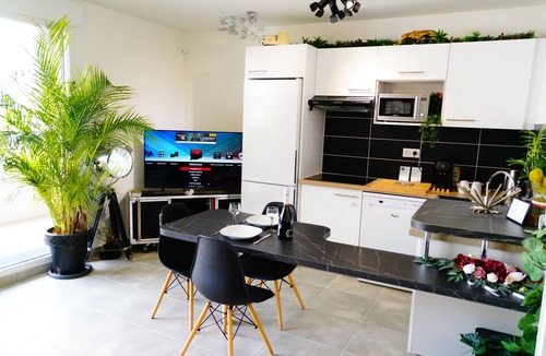 Bagnolet Apartment | Paris I 77m ² Cosy I Proche Métro 11