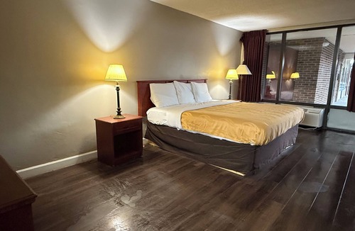 Paris Hotel | Paris Inn and Suites