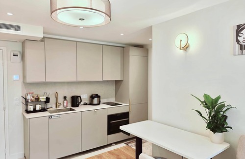 Issy-les-Moulineaux Apartment | Paris- Issy les moulineaux - Appartement the King