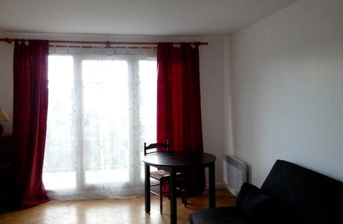 Parc-Nord Apartment | PARIS LA DEFENSE 1 double bed and 2 single beds