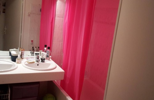 Parc-Nord Apartment | PARIS LA DEFENSE 1 double bed and 2 single beds