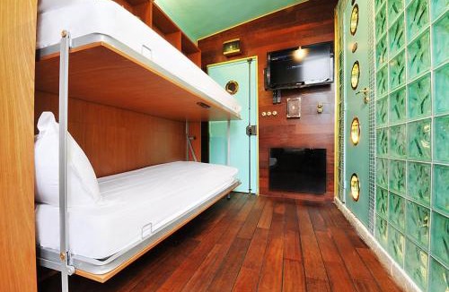 Saint-Merri Apartment | Paris Marais Tiny Boat MERRIB