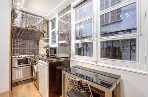 Saint-Merri Apartment | Paris Marais Tiny MERRISAS