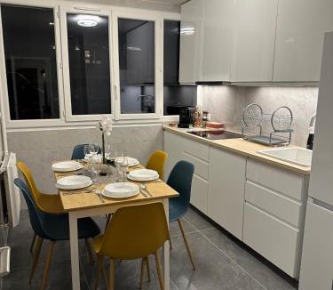 Montrouge Apartment | PARIS-MONTROUGE Magnifique Appartement 2 pièce de 56m2 - très cosy pour 1 à 6 personnes refait à neuf - ENTIRE APARTMENT LUXURIOUS AND WARM - Montrouge Paris 14ème - Proche Aéroport Orly & Parc Expositions Porte de Versailles FREE WIFI GRATUIT
