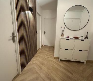 Montrouge Apartment | PARIS-MONTROUGE Magnifique Appartement 2 pièce de 56m2 - très cosy pour 1 à 6 personnes refait à neuf - ENTIRE APARTMENT LUXURIOUS AND WARM - Montrouge Paris 14ème - Proche Aéroport Orly & Parc Expositions Porte de Versailles FREE WIFI GRATUIT