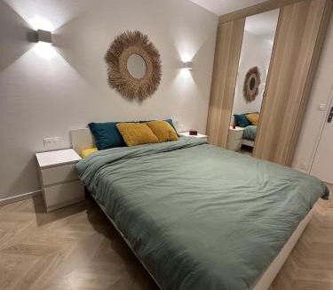 Montrouge Apartment | PARIS-MONTROUGE Magnifique Appartement 4 pièce de 88m2 - très cosy pour 1 à 8 personnes refait à neuf - ENTIRE APARTMENT LUXIRIOUS AND WARM - Montrouge Paris 14ème - Proche Aéroport Orly & Parc Expositions Porte de Versailles FREE WIFI GRATUIT