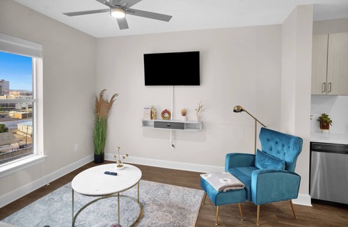 The Gulch Apartment | Paris Nashville W Pool Gym Parking