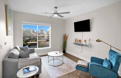 The Gulch Apartment | Paris Nashville W Pool Gym Parking