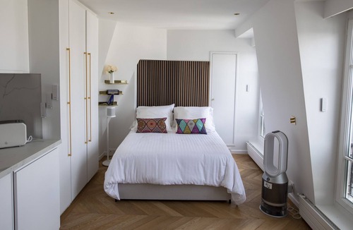 Quartier de la Plaine-de-Monceaux Apartment | Paris Parc Monceau Hotel Suite Flat